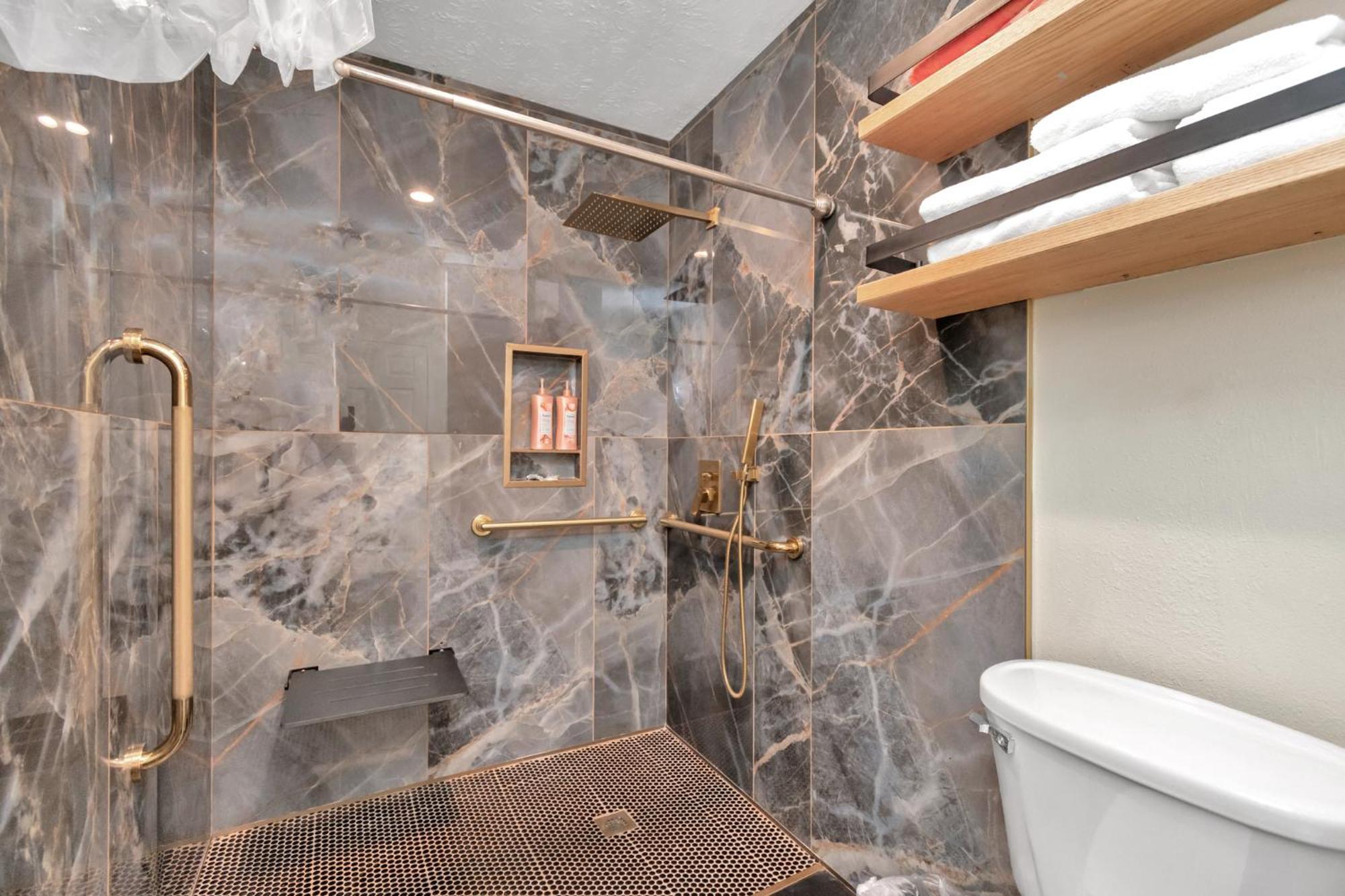 1976 Accessiblegem Jacuzzi Sleep13 Chinatown 20Mins Dt Villa Houston Bagian luar foto
