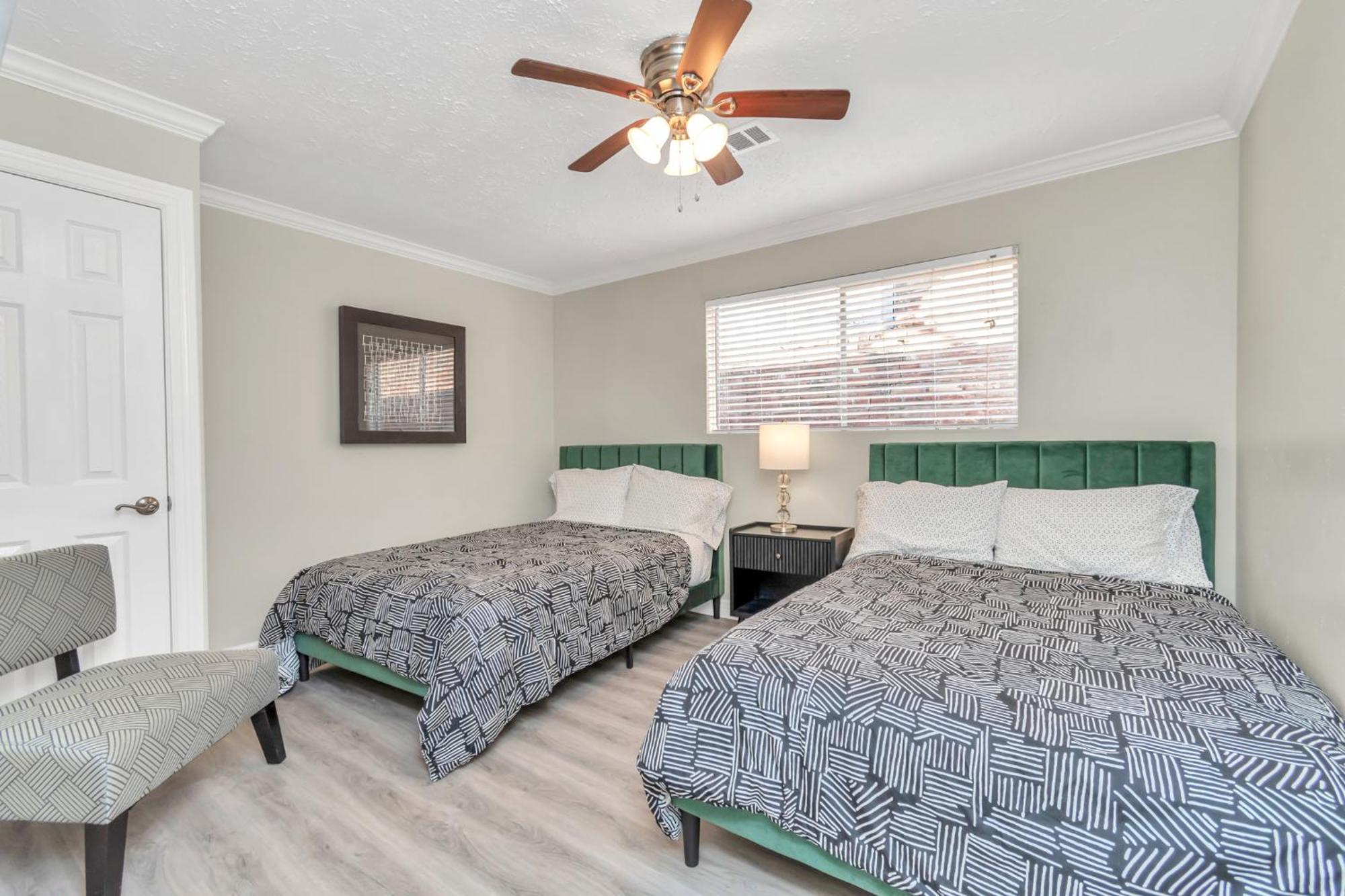 1976 Accessiblegem Jacuzzi Sleep13 Chinatown 20Mins Dt Villa Houston Bagian luar foto